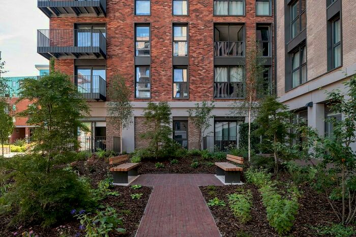 2 Bedroom Apartment To Rent In Dovetail, BS2