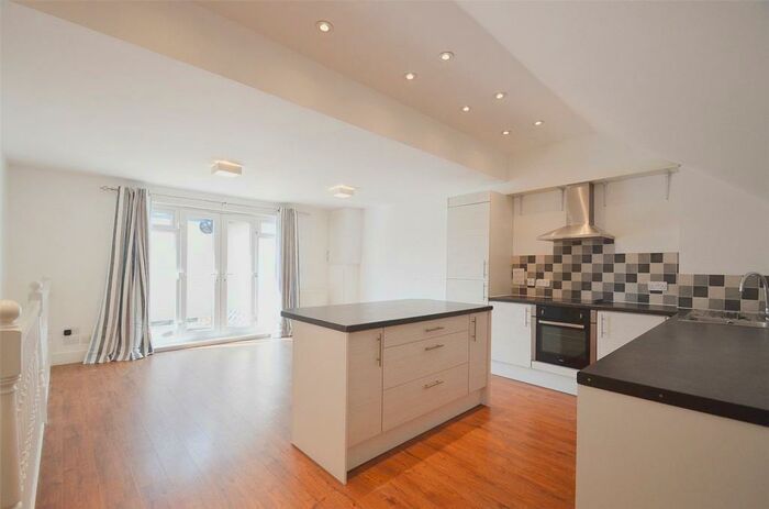 2 Bedroom Duplex To Rent In Central Road, Worcester Park, KT4