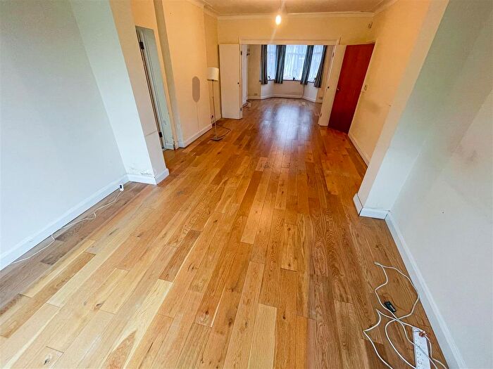 5 Bedroom Detached House For Sale In Foscote Road, London, NW4