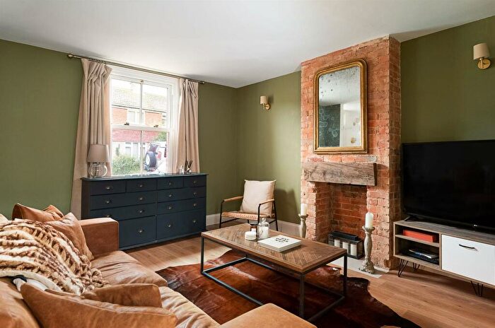 3 Bedroom Terraced House For Sale In Wilson Avenue, Henley-On-Thames, RG9