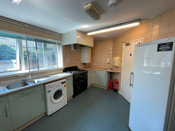 8 Bedroom Semi-Detached House To Rent In Whitfield Street, Newark, NG24