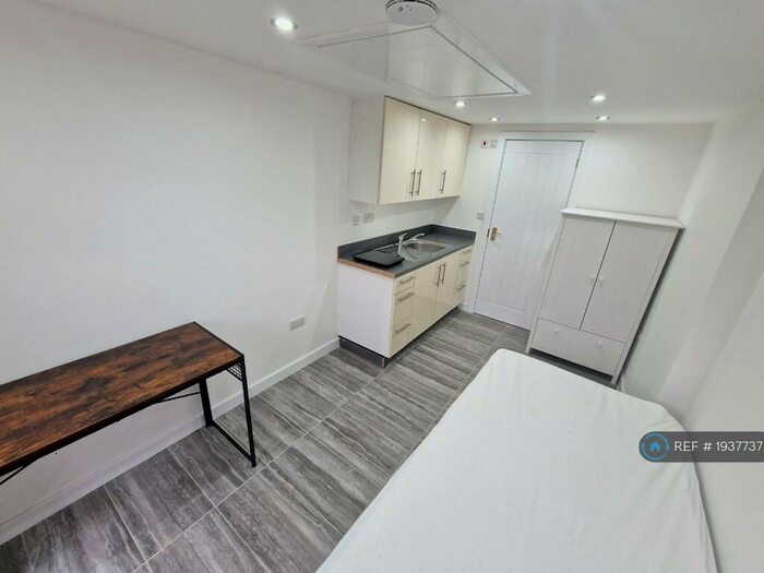 Studio To Rent In Bayford Place, Cambridge, CB4