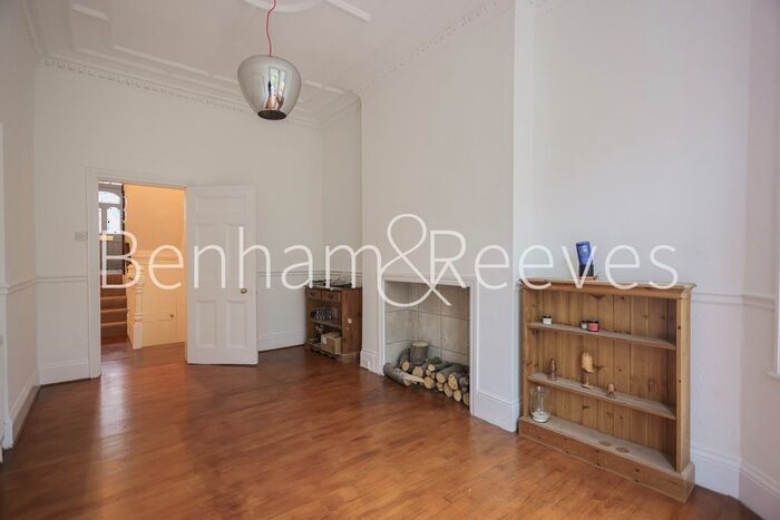 5 Bedroom Flat To Rent In Priory Gardens, Highgate, N6