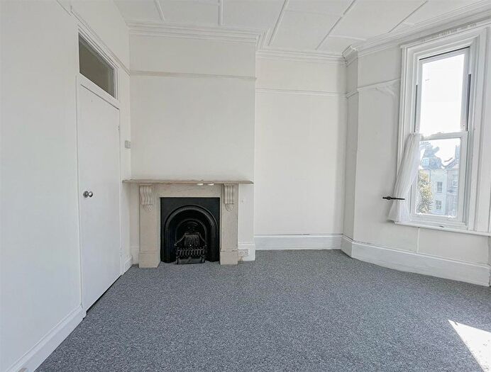 1 Bedroom Flat To Rent In Carisbrooke Road, St Leonards, TN38