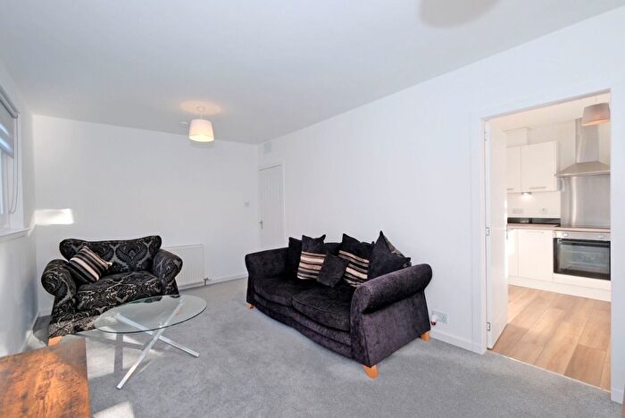 2 Bedroom Flat To Rent In Raeden Crescent, West End, Aberdeen, AB15