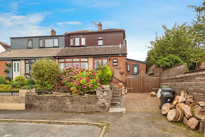 5 Bedroom Semi-detached House For Sale In Arundel Close, Carrbrook, Stalybridge, Greater Manchester, SK15