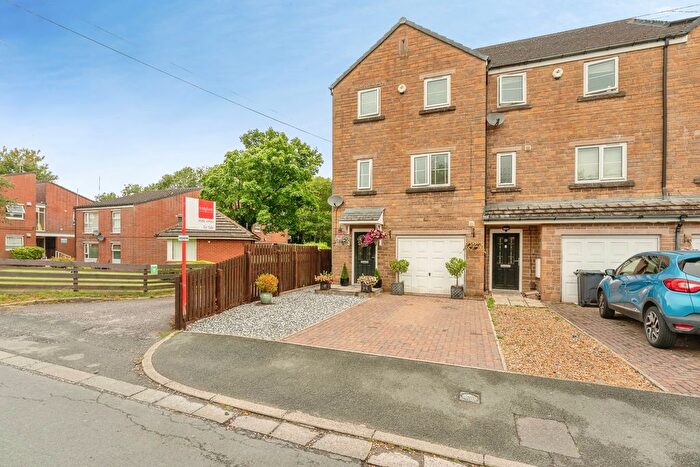 4 Bedroom End Terrace House For Sale In Calderbrook Avenue, Burnley, Lancashire, BB11
