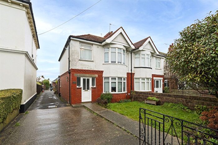 1 Bedroom Flat For Sale In Lyndhurst Road, Worthing, West Sussex, BN11