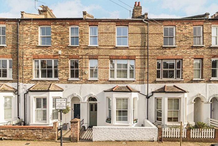 5 Bedroom Flat To Rent In Atherton Street, Battersea, SW11