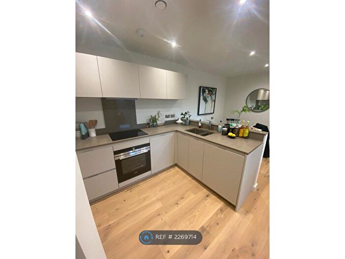2 Bedroom Flat To Rent In Lotus House, London, E14