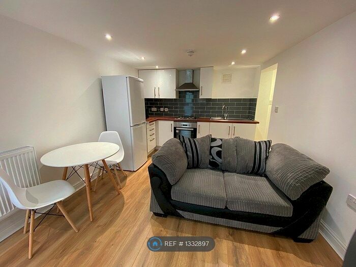 1 Bedroom Flat To Rent In St. Michaels Crescent, Leeds, LS6