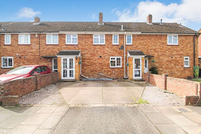 3 Bedroom Terraced House For Sale In Lovell Road, Bedford, MK42