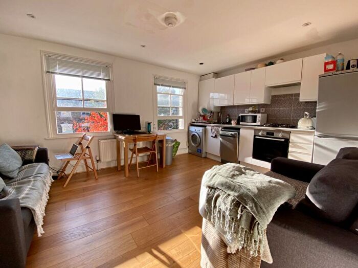 3 Bedroom Flat To Rent In Mayton Street, Holloway, N7