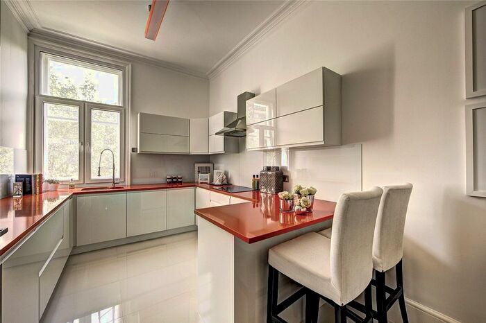 4 Bedroom Flat To Rent In Queens Gate, South Kensington, London, SW7