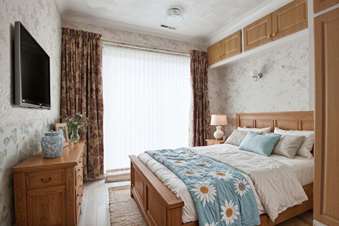 2 Bedroom Semi-Detached Bungalow For Sale In Norland Avenue, Hull, HU4