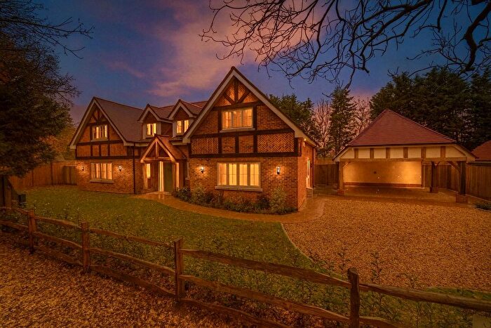 5 Bedroom Detached House For Sale In Browninghill Green, Baughurst, Tadley, Hampshire, RG26