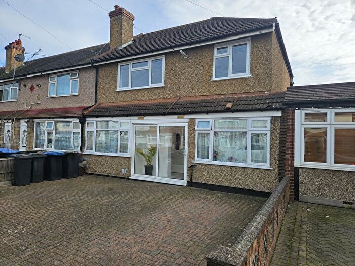 2 Bedroom Maisonette To Rent In Middleham Road, Edmonton, N18