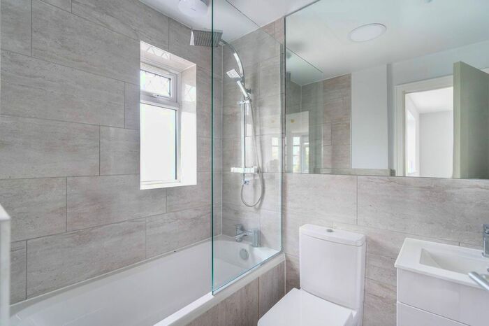 Studio To Rent In Downing Drive, Greenford, UB6