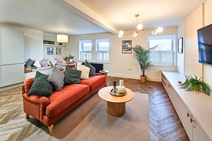 2 Bedroom Flat To Rent In East Parade, Harrogate, HG1