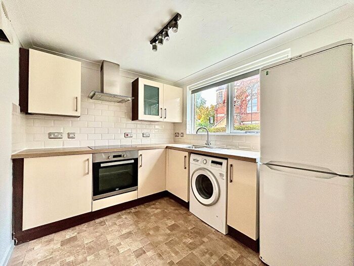 2 Bedroom Flat To Rent In Brook Court, Green Pond Road, Walthamstow, E17