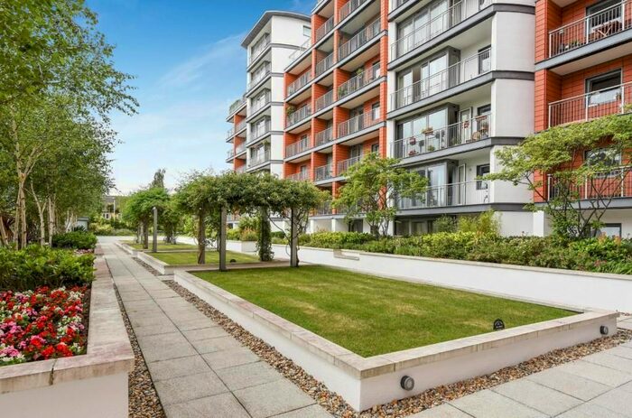 2 Bedroom Flat To Rent In Holland Gardens, Kew Bridge, Gunnersbury, Brentford, London, TW8