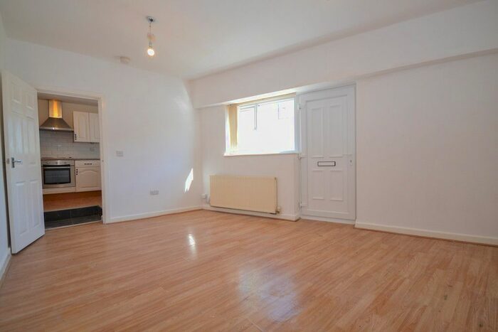 3 Bedroom Flat To Rent In Queen Street, Carlin How, TS13