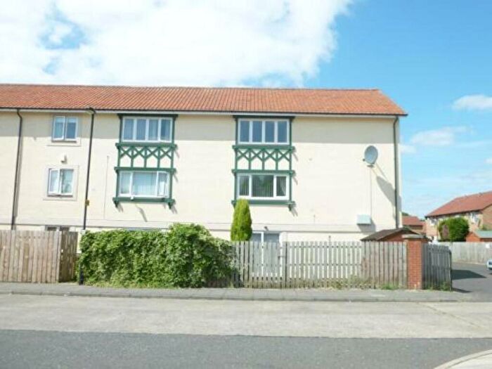 2 Bedroom Flat To Rent In Ambergate Close, Newcastle Upon Tyne, NE5