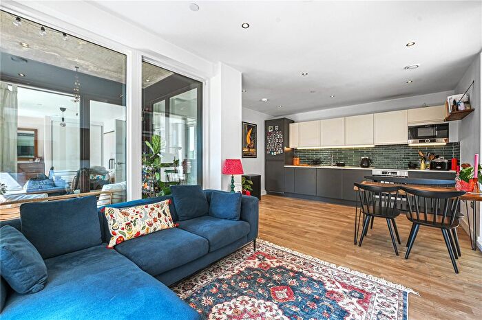 1 Bedroom Flat For Sale In Lanthorn Court, Monkwood Way, Hackney, London, E3