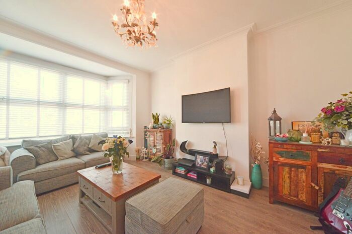 2 Bedroom Flat To Rent In Falkland Avenue, London, N3
