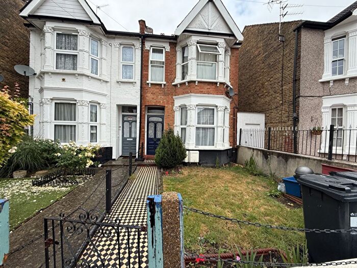 2 Bedroom Flat To Rent In First Floor Flat, A Bulstrode Road, Hounslow, Greater London, TW3