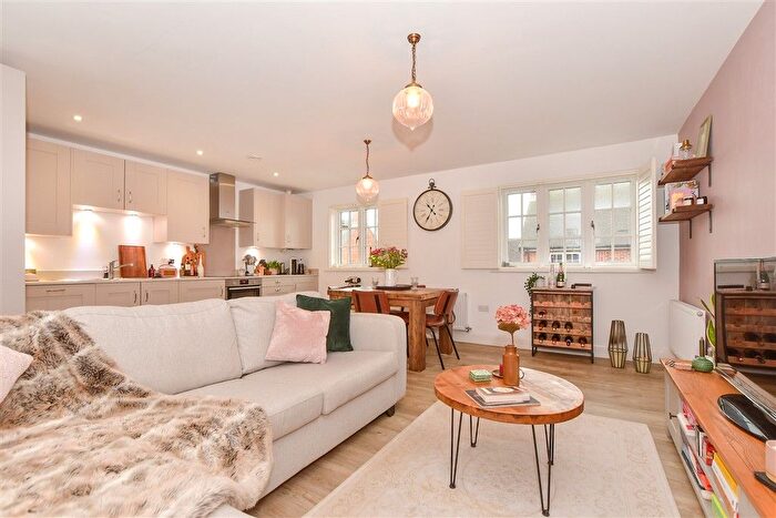 1 Bedroom Flat For Sale In Three Fields Road, Tenterden, Kent, TN30