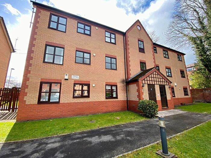 2 Bedroom Flat For Sale In Raleigh Close, West Didsbury, M20