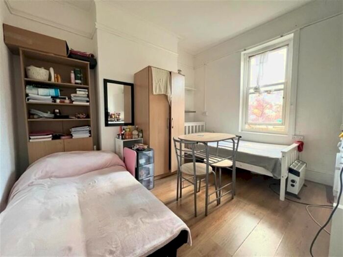 1 Bedroom Studio To Rent In Chiswick High Road, London W4