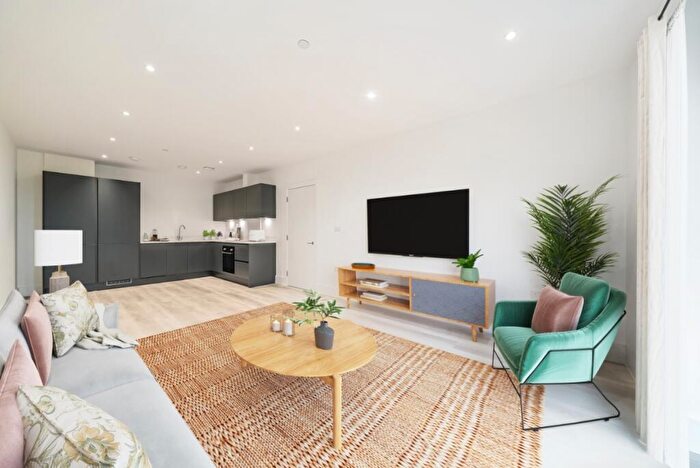 2 Bedroom Flat To Rent In Bourne Way Bromley, BR2