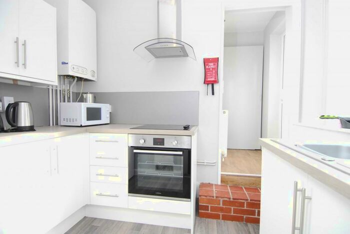 1 Bedroom Apartment To Rent In Houndiscombe Road, Flat, PL4