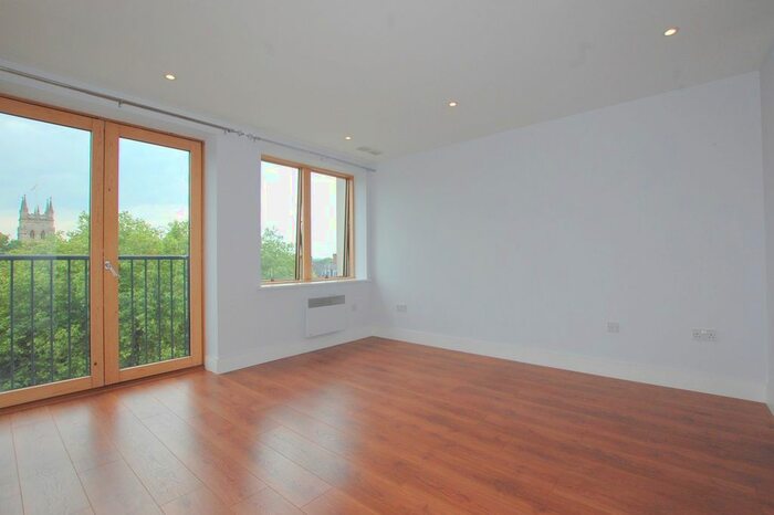 2 Bedroom Flat To Rent In Albemarle Road, Beckenham, BR3