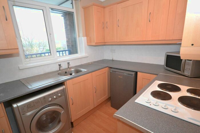 2 Bedroom Flat To Rent In Jellicoe House, Hull, HU6
