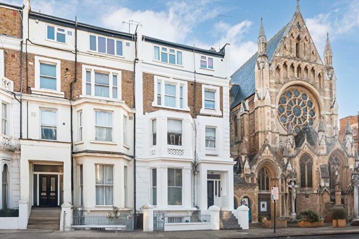 2 Bedroom Flat For Sale In Holland Road, Holland Park, W14