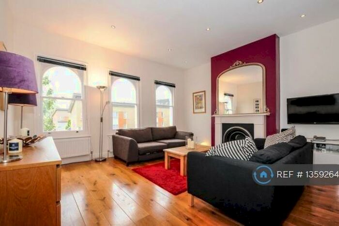 2 Bedroom Maisonette To Rent In Linden Grove, London, SE15