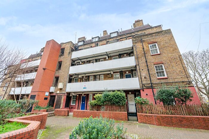 3 Bedroom Apartment For Sale In Doddington Grove, London, SE17