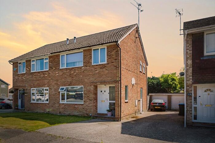 3 Bedroom Semi-Detached House For Sale In Oak Close, Copthorne, Crawley, RH10