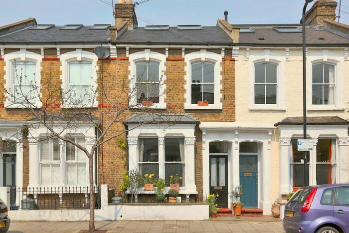 3 Bedroom Terraced House To Rent In Painsthorpe Road, Stoke Newington, N16