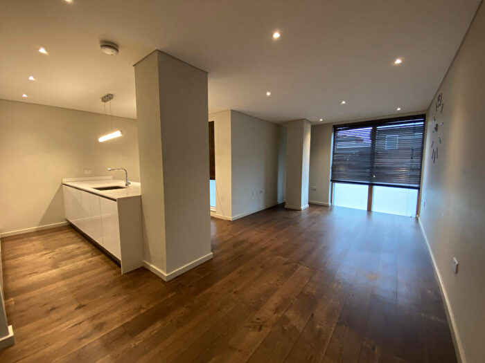 2 Bedroom Flat To Rent In Middle Lane, Crouch End, London, N8