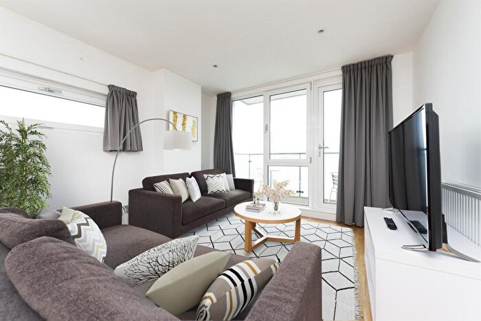 3 Bedroom Flat To Rent In One Eighty Stratford, London, E15