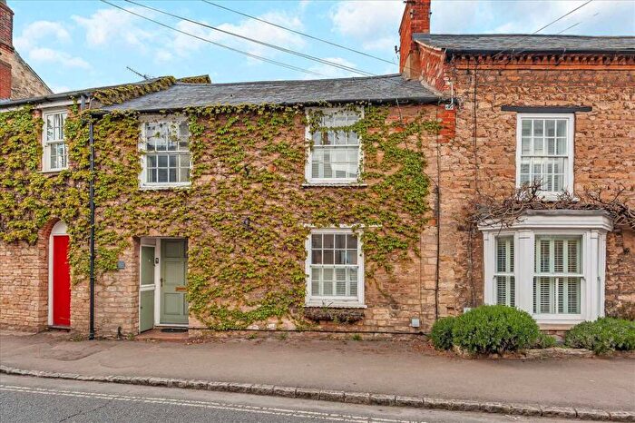 3 Bedroom Terraced House For Sale In Bridge Street, Olney, MK46