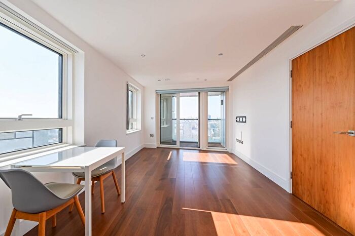 2 Bedroom Flat For Sale In Talisman Tower, Canary Wharf, London, E14