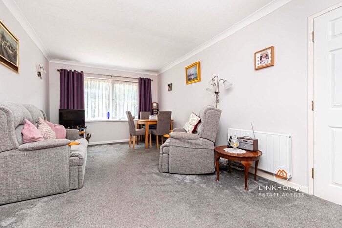 1 Bedroom Retirement Property For Sale In Wentworth Drive, Broadstone, BH18 - Photo 12