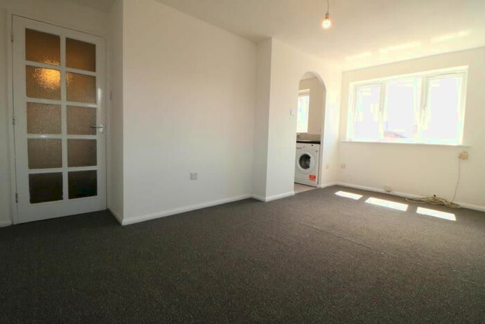 1 Bedroom Flat To Rent In Streamside Close, Edmonton, N9