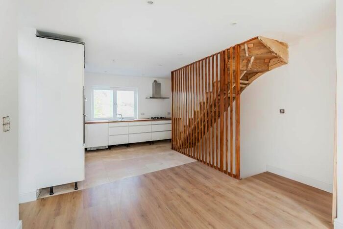 2 Bedroom Property To Rent In Pewley Way, Guildford, GU1