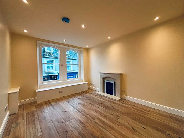 1 Bedroom Flat To Rent In Causewayhead, Penzance, TR18